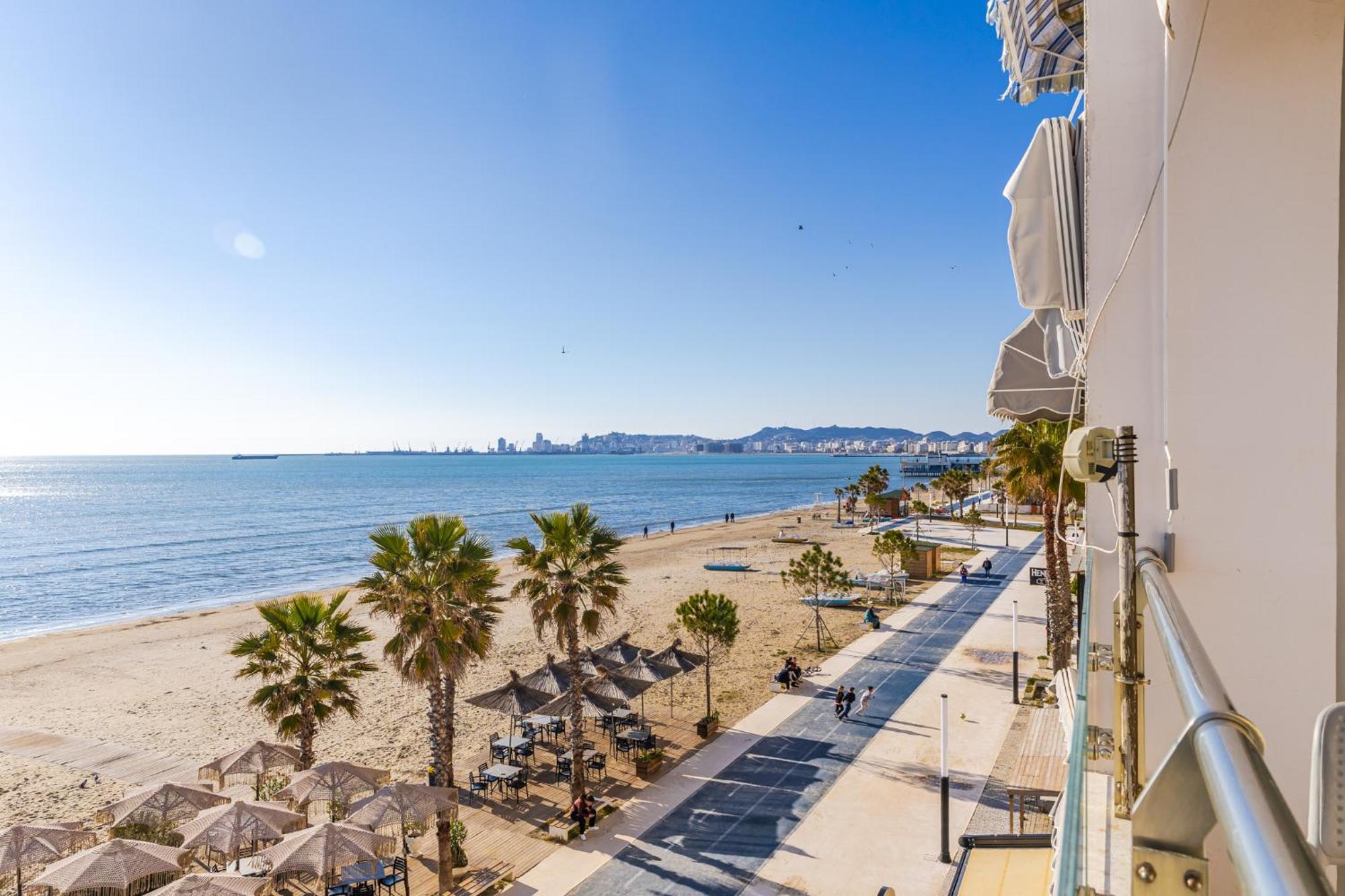 The Beachfront Apartment Durrës Exterior foto
